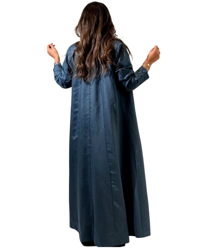 عباية لون تركواز بارد مزين بقطع مطرزة تركواز