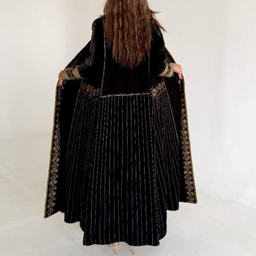 عباية سوداء بنقش جنوبي واطراف زيتي