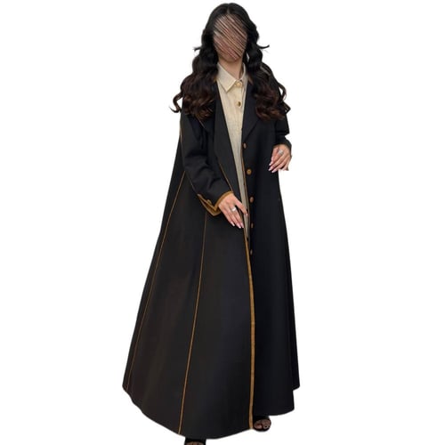 عباية كلوش لون أسود مزينة باطراف من اللون الكموني