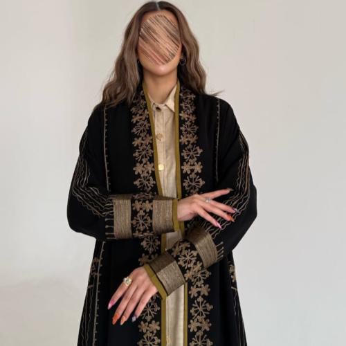 عباية سوداء بنقش جنوبي واطراف زيتي
