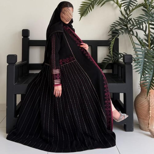 عباية سوداء بنقش جنوبي واطراف عودي