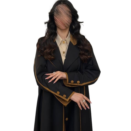 عباية كلوش لون أسود مزينة باطراف من اللون الكموني