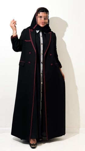 بليزر اسود مزين بحواف عودي