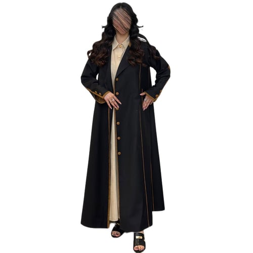 عباية كلوش لون أسود مزينة باطراف من اللون الكموني