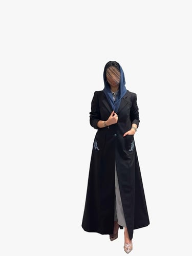 بليزر عملي ورسمي اسود بتطريز على الجيب باللون السم...