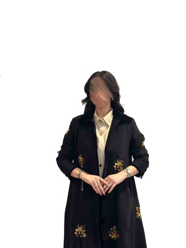 عباية كلوش اسود مطرزة بالكامل بتطريز ورود ومزين بأ...