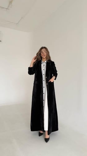 بليزر مخمل اسود مكسر بازارير ذهبي واسود