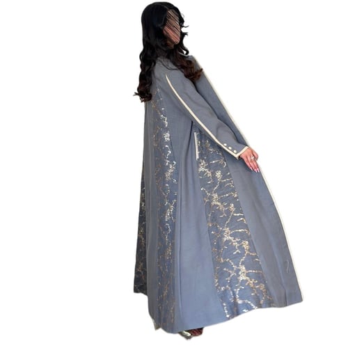 عباية كلوش لون رمادي بقطع شك ذهبي