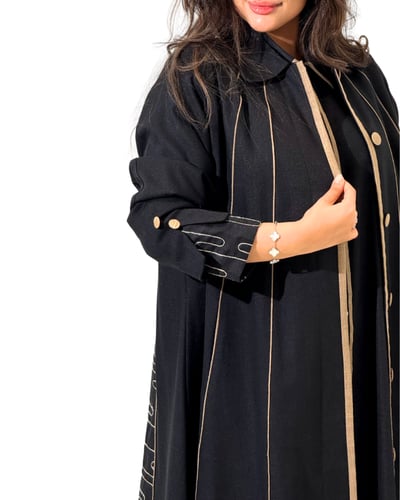 عباية سوداء لنن مزينة بقطع مطرزة ذهبية