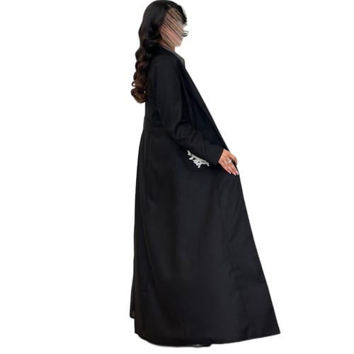 بليزر كتان لون أسود مزين بقطع شك بيضاء