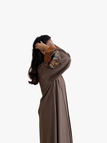 عبايه كلوش بتطريز تراثي - بيج