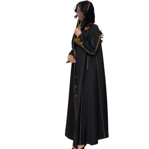 عباية كلوش لون أسود مزينة باطراف من اللون الكموني