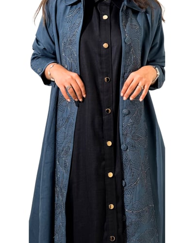 عباية لون تركواز بارد مزين بقطع مطرزة تركواز