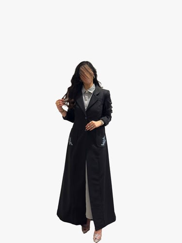 بليزر عملي ورسمي اسود بتطريز على الجيب باللون السم...