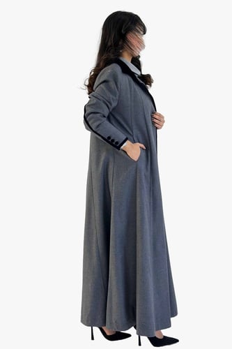 عباية كلوش عملية - رمادي فاتح بحواف كحلي غامق