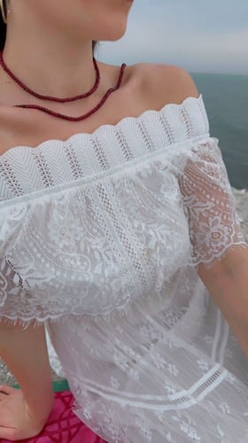 عقد من حجر الياقوت الاحمر يبلغ طوله 46 سم‍