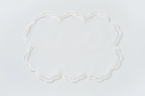 مفرش صحن بتطريز أبيض للأطراف(Placemat)
