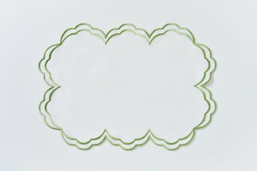 مفرش صحن بتطريز أخضر للأطراف ( Placemat)