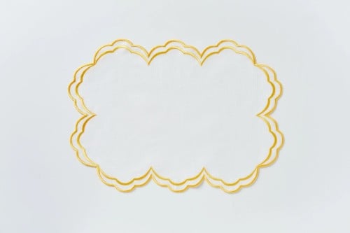 مفرش صحن بتطريز أصفر للأطراف( Placemat)