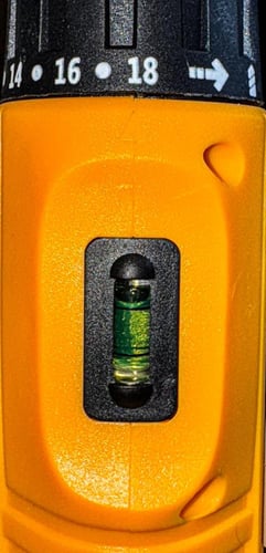 دريل بطارية 12 فولت مع شنطة وعدة DEBOLT