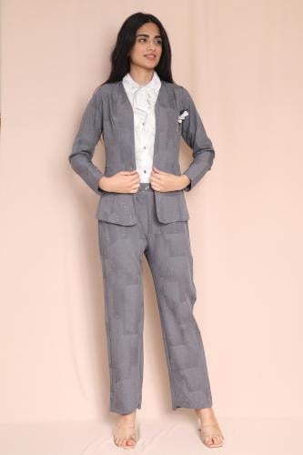 طقم نسائي بنطلون