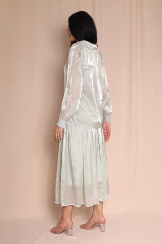 طقم نسائي لامع بقميص وتنورة بليسيه