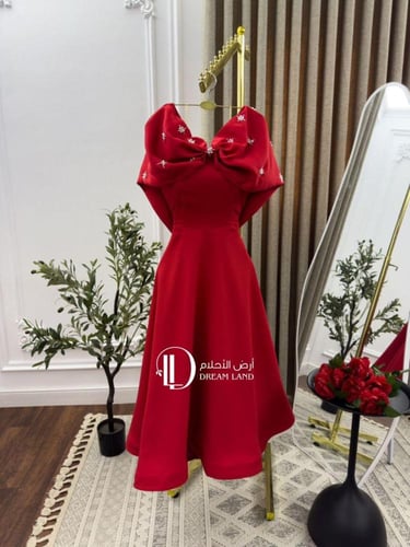 فستان ميدي أحمر بفيونكة كبيرة وتطريز ناعم
