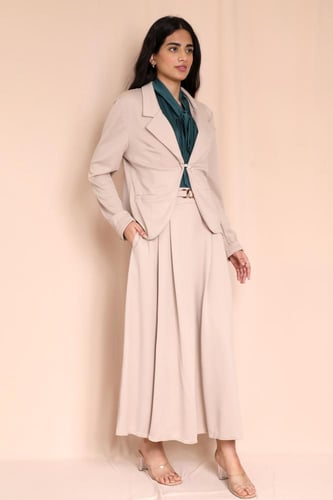 طقم نسائي تنورة