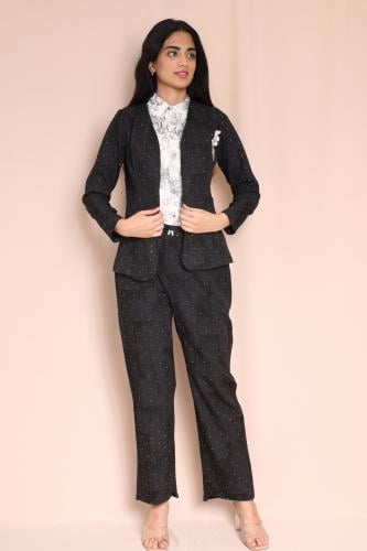 طقم نسائي بنطلون