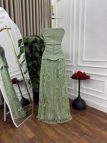 فستان سهرة أخضر بتطريز فاخر
