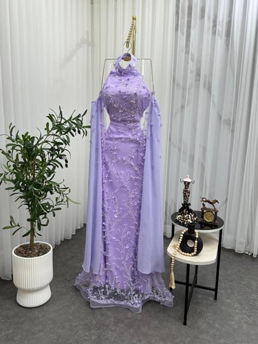 فستان سهرة بنفسجي بتطريز ورود ناعم