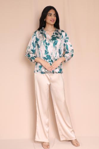 طقم نسائي ببلوزة منقوشة وبنطلون واسع