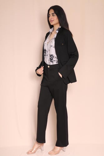 طقم رسمي 3 قطع (جاكيت، بلوزة، بنطلون) أسود