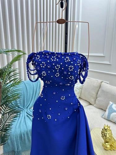 فستان سهرة أزرق ملكي بتطريز كريستالي