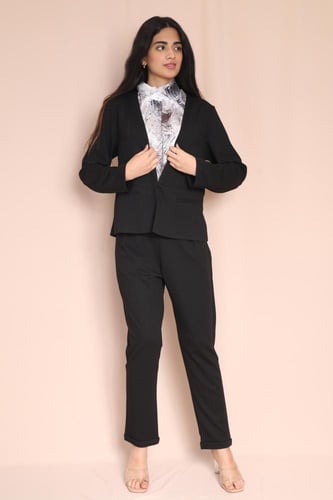 طقم نسائي بنطلون