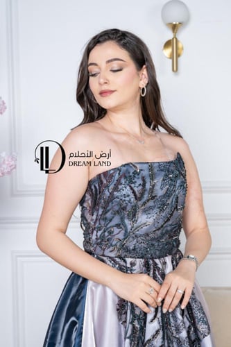 فستان سهرة أزرق بتصميم أومبري وتطريز فاخر