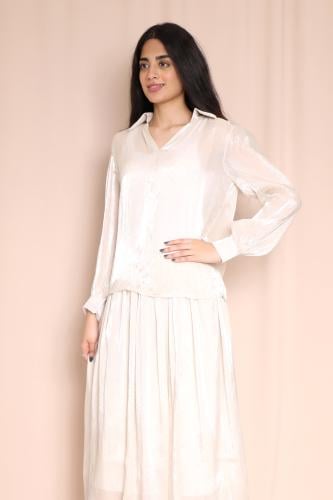 طقم نسائي ببلوزة ساتان وتنورة بليسيه