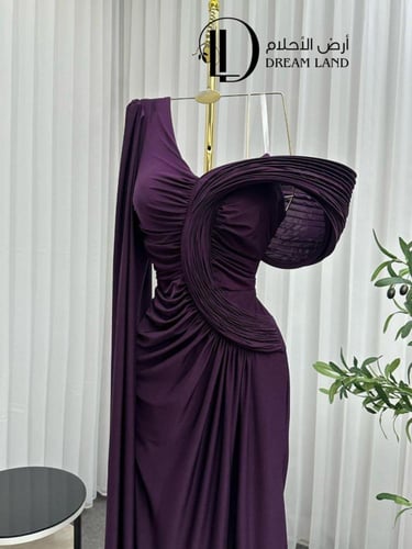 فستان سهرة بكتف واحد وذيل ناعم