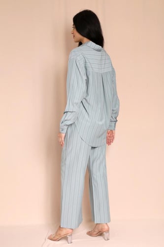 طقم نسائي 3 قطع بقميص مخطط وبنطلون