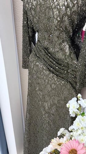 فستان الزمرد اللامع