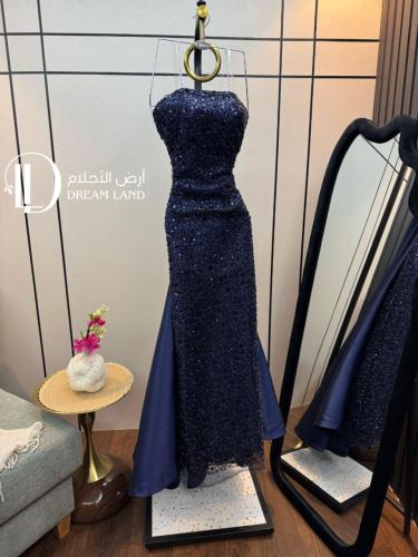 فستان سهرة بتصميم حورية البحر ومطرز