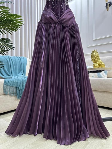 فستان سهرة بنفسجي مطرز بليسيه