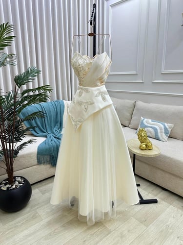 فستان ميدي بتطريز فاخر وقصة A-line