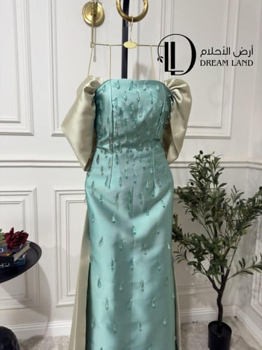 فستان سهرة بلونين (تركواز وأخضر فاتح) وتصميم درامي