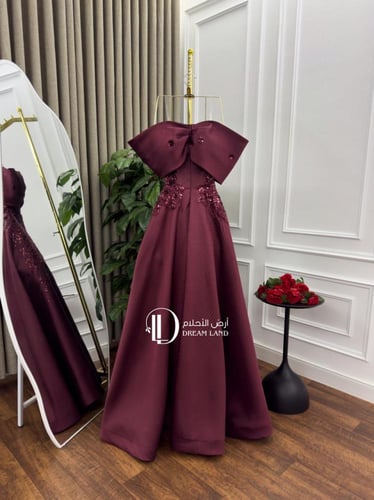 فستان سهرة ملكي بتطريز ورود