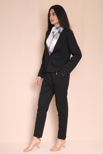 طقم نسائي بنطلون