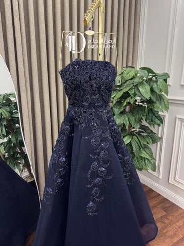 فستان سهرة كحلي بقصة أميرات