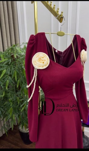 فستان نسائي