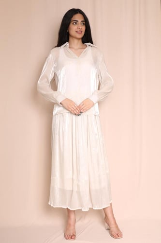 طقم نسائي ببلوزة ساتان وتنورة بليسيه