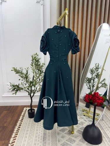 فستان ميدي تيل بياقة مربعة وأكمام منفوخة